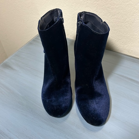 Steve Madden cobalt blue velour ankle boots - Picture 2 of 6